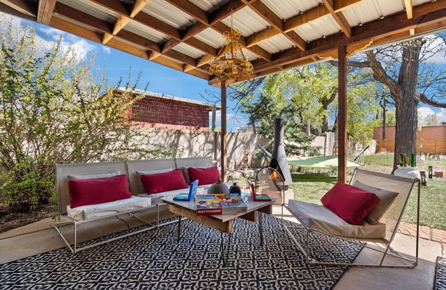 Mid-Century Modern Oasis | Heart of Santa Fe |Great Outdoor Space | Parks