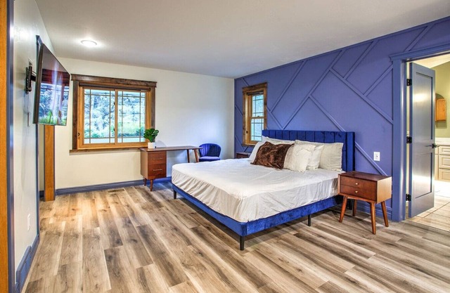 Mid Century-Modern Suite