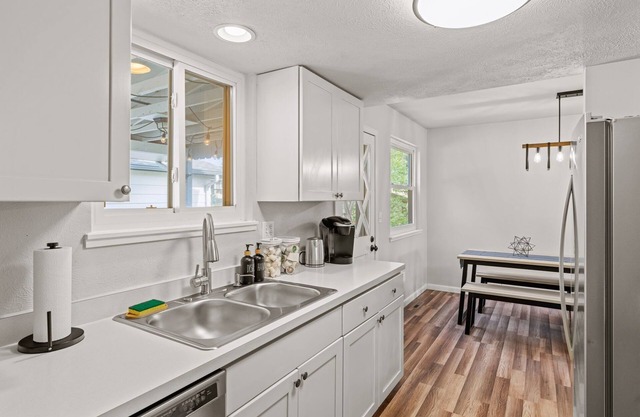 Mid-century modern - Spacious - Patio & BBQ