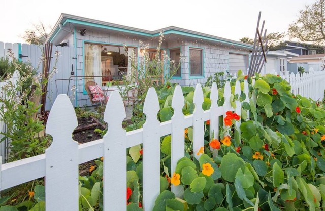 Mid-century Modest Cottage at Pierpont Beach