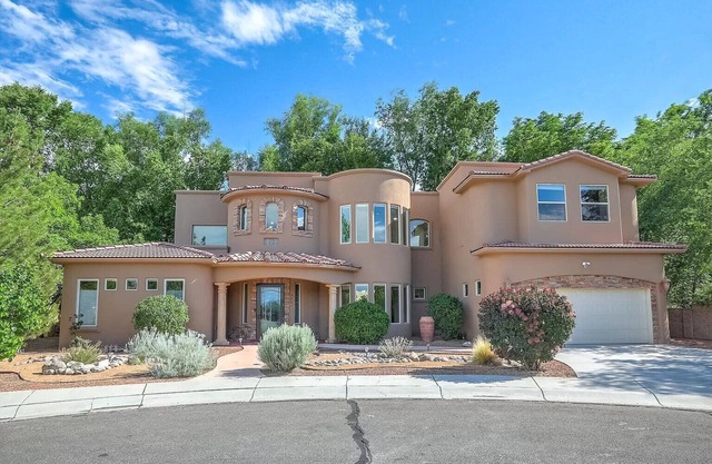 Mid-century villa in Albuquerque