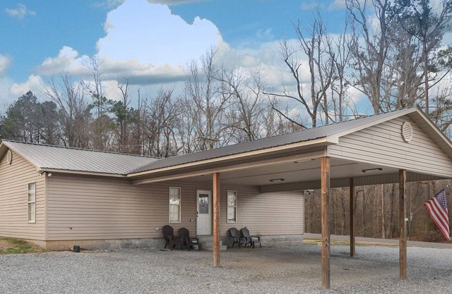 Mid- Lake home, perfect for a group w/lots of boat and truck parking