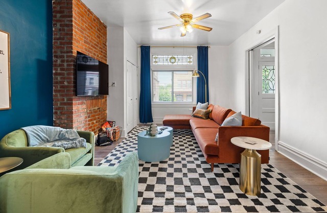 Midcentury 5BD - BBQ & Yard - Close to DT & Pitt