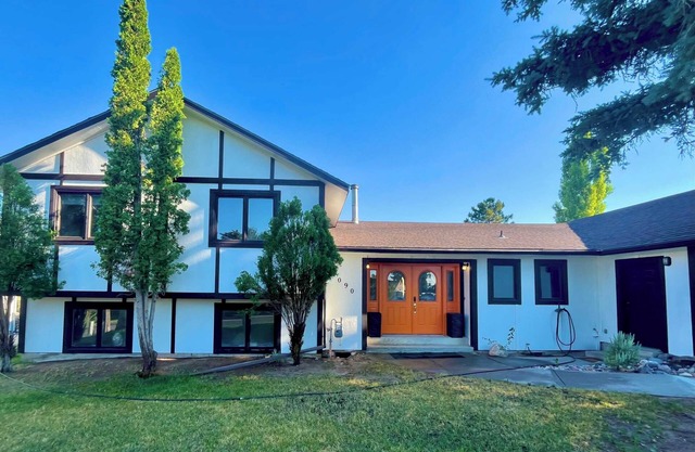Midcentury home w/views- a unique gem!