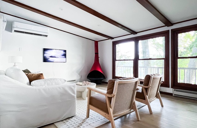 Midcentury modern lake house