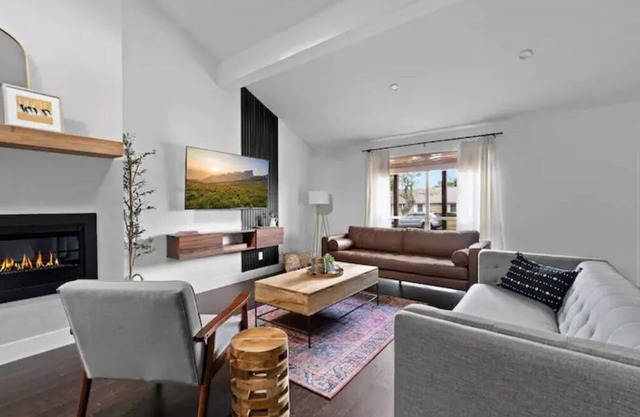 Midcentury-modern, eclectic,Open Concept,3bedrooms