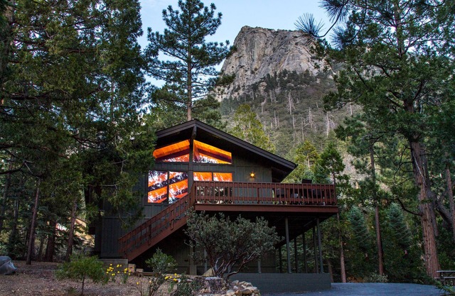 MidCentury Cabin-Deck w Awesome Views Near Hiking At Humber Park. Dog Friendly