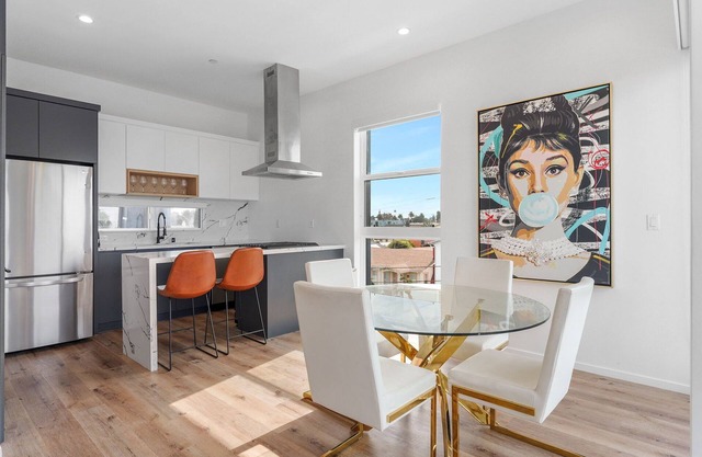 MidCity 3BR/2BA Townhome with Rooftop, 5 Beds & 2-Car Parking