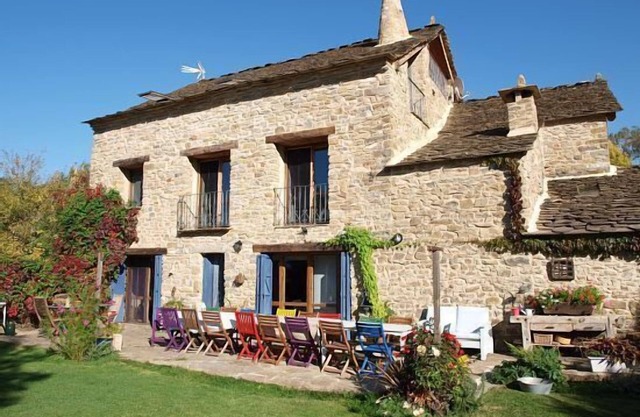 Middle Apartment, Casapirineos