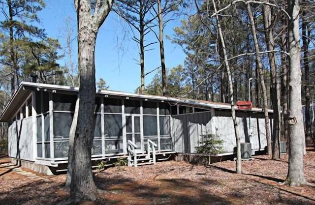 Middlesex Beach house w/outside shower, grill & community private beach