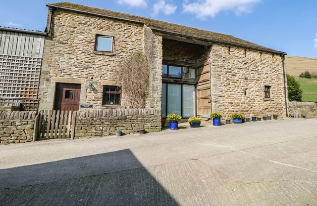 MIDFEATHER COTTAGE, family friendly, with a garden in Edale