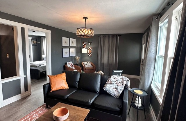 Midnight Cowboy-1 Bed/1 Bath Condo-Kitchen/Living Room/Fireplace/Walkin Shower-Sleeps Up to 4PP