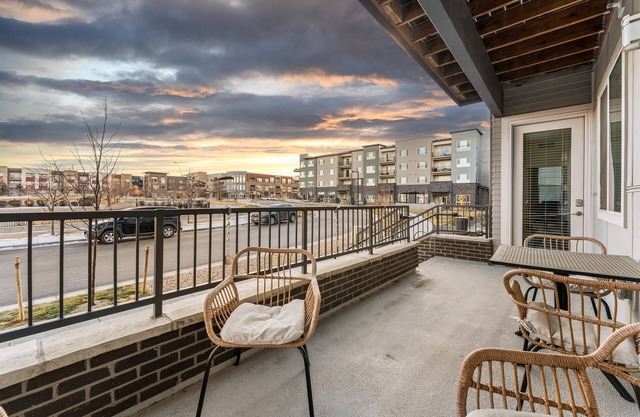 Midterm Luxury: 3BR, King Suite, Garage, SmartTV's