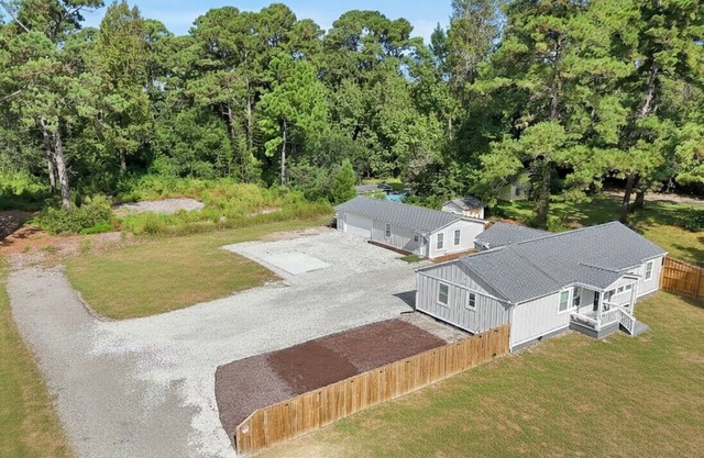 ~Midtown Hub~ Compound Retreat for Large Groups - Huge Lot - 5 min to WB+Airlie