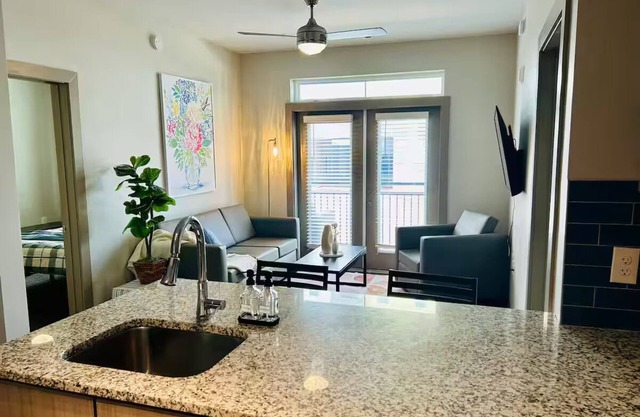 Midtown Luxury 2 bed2 bath 08-B2