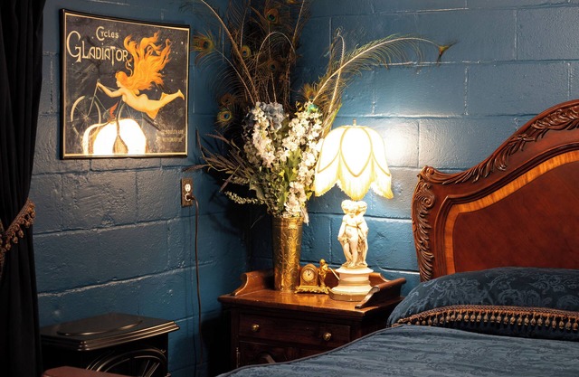 Midtown Underground: 2BR Centrally Located Private Apartment