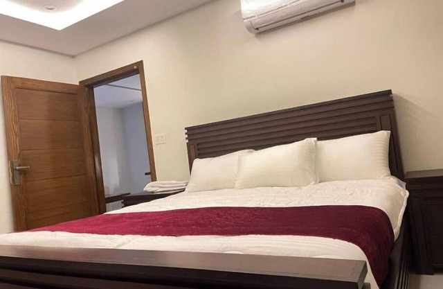 MIDWAY HOTEL & RESIDENCY - Studio Apartment Unit S4