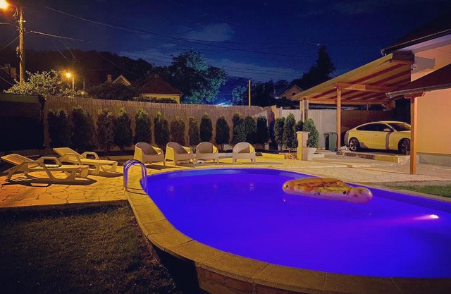 Mika’s Poolhouse
