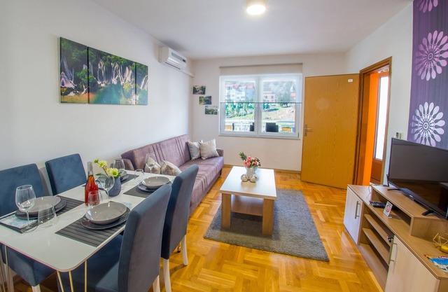 Mila Apartments - Silver