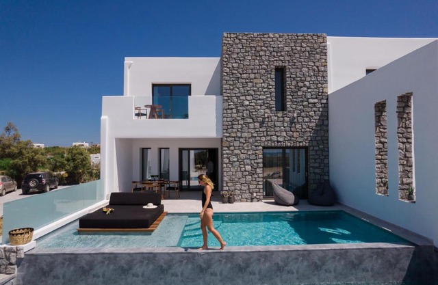 Milestones Naxos