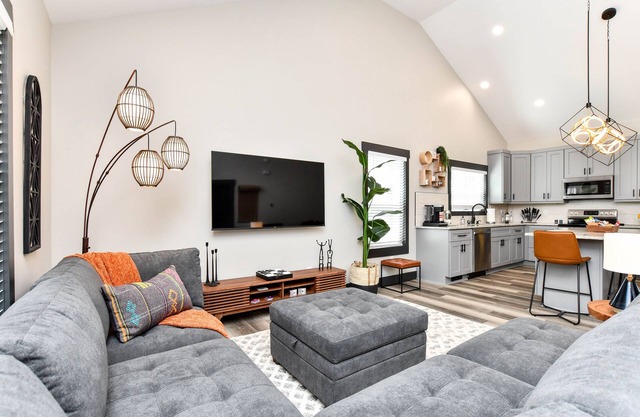 "Mill Excellence" 2 Kings 2 Baths 3Min to Downtown