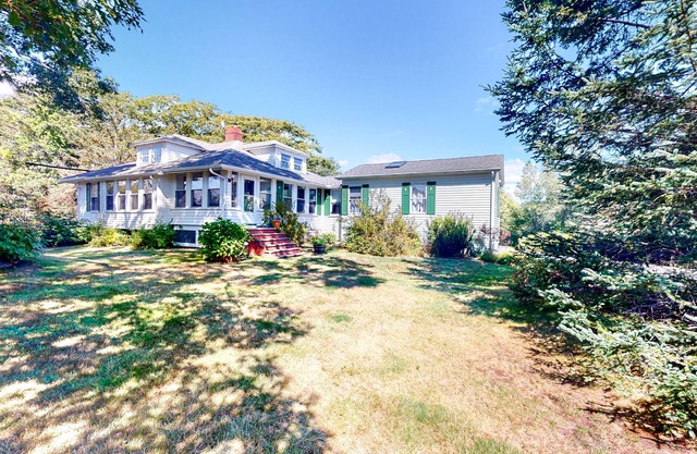 Mill Pond Cottage w/Kayaks & Boat Launch Access, pet friendly