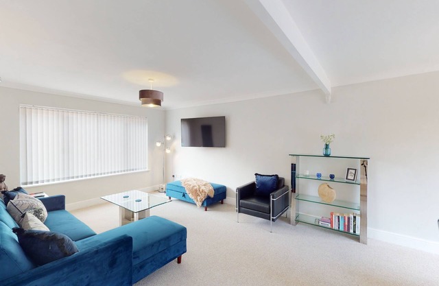 Mill Stream Passage | Oxford Holiday Let | 3 Beds & Sleeps 5