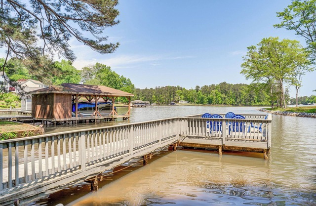Milledgeville Home w/Game Room & Private Dock!
