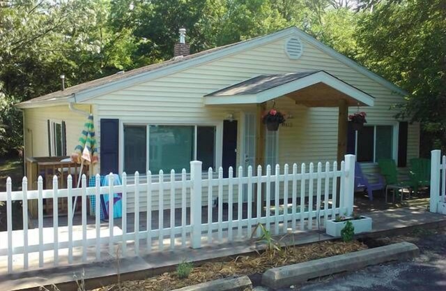 Miller Beach: Spacious 3K SQ FT (3 BR/3BA) Cottage: LONG-TERM & MONTHLY RENTAL