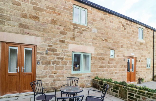 MILLER'S WHEEL, pet friendly, luxury holiday cottage in Spofforth