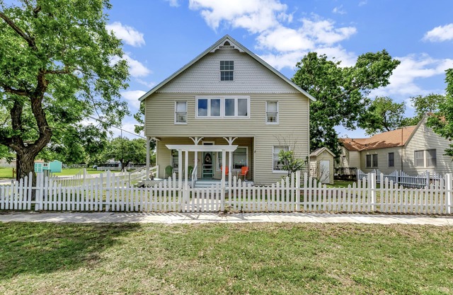 Millers Shabby Chic and coast house 5 Bedroom 2 Bath 3 blocks from Downtown