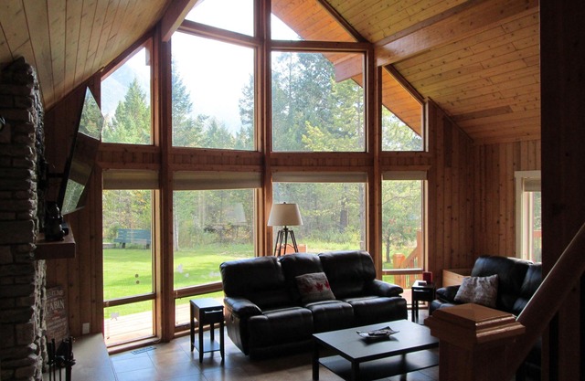 Million Dollar views. Luxury Cabin on Private Estate Property