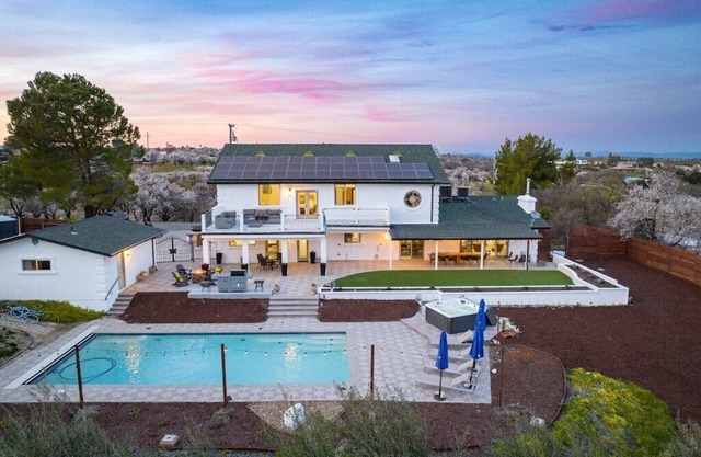 Min to Downtown, 7 BR/6 BA Estate-Pool & Hot Tub