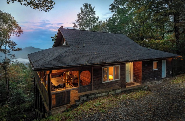 Min to Hatley Pointe~4Br~Views~Hot Tub~Sauna~Games