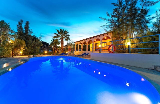 Minas Villa Kiotari up to 9