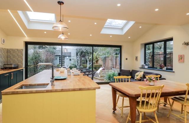 MINDEN, family friendly, with open fire in St. Mary Bourne