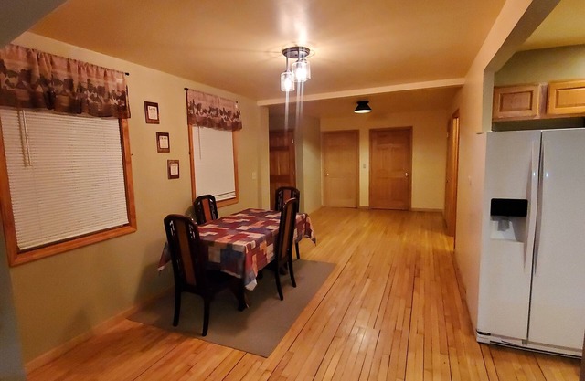 Miners Lodge - Cozy and one block from the snowmobile/atv trails.