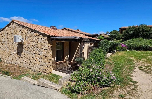 Mini Caseddu T2, Alba Rossa with swimming pool & sea view
