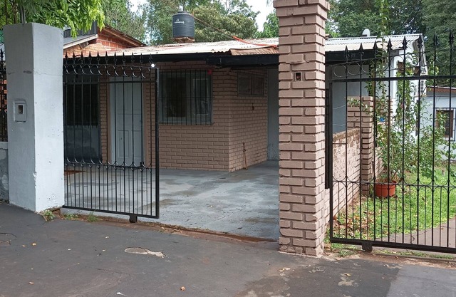 Mini vacational house. quiet, in the center with kitchen and parking.