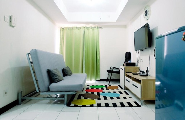 Minimalist 1BR with City View The Wave Apartment By Travelio