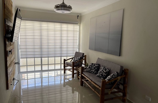 Minimalist 2-Bedroom 3FL loft Apt 20 mins from SDQ