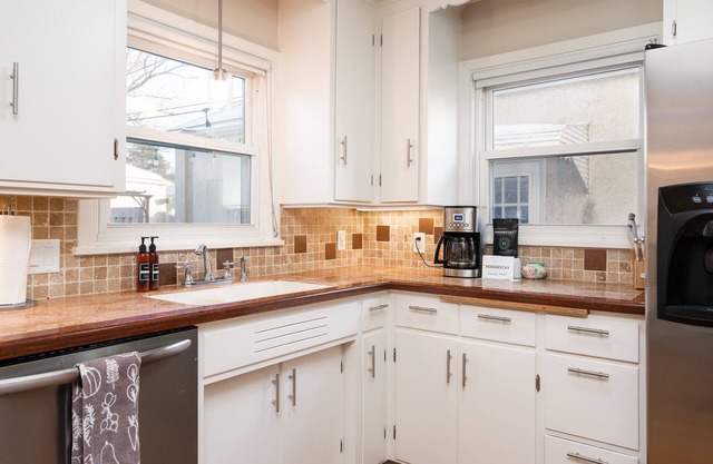 MINNeSTAY* Beard Avenue Bungalow |