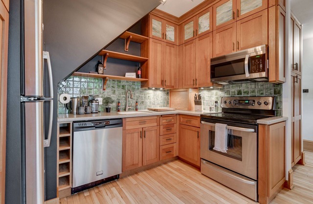 MINNeSTAY* Lyndale Bungalow | Lakes | Downtown