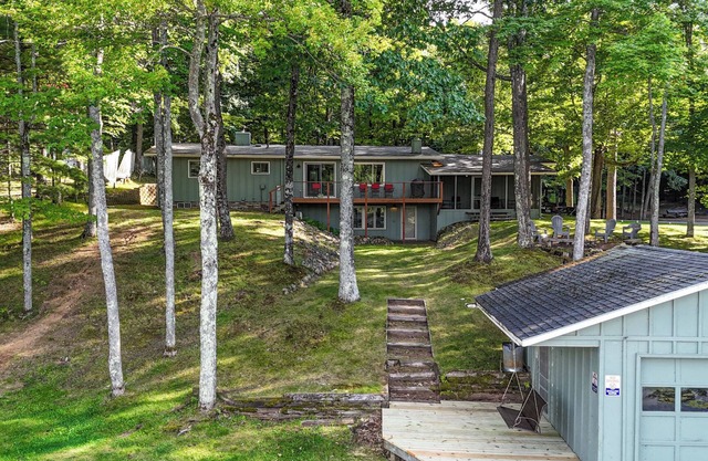 Minocqua Chain - FALL COLOR DATES AVAILABLE!