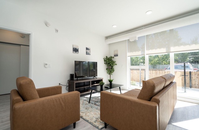 Mins from DT + Luxury 1 Bed (104+1755)