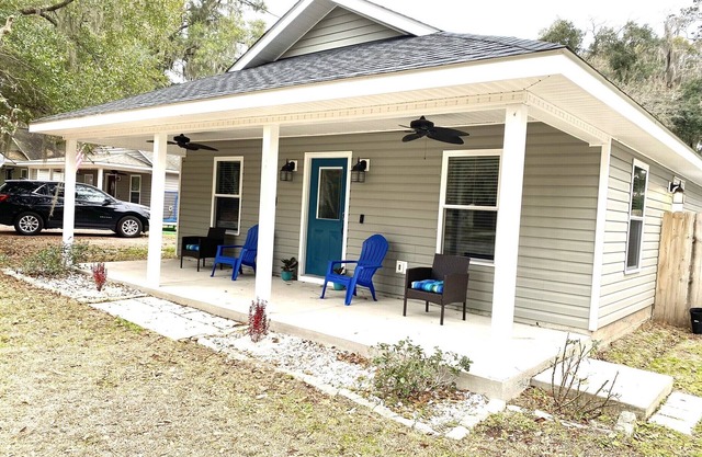 Mins to MCRD, Modern & spacious, KING in master! FULLY fenced-in backyard,