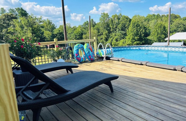 Minutes from Belews Lake & 5 Star Wedding Venues! Swimming Pool! Covered Patio!