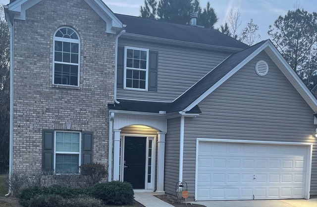 Minutes from the Airport & Downtown