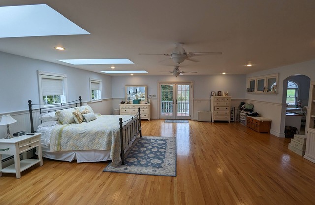 Minutes from Watch Hill Village and Walk To East Beach