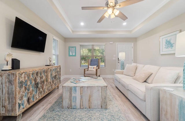 Minutes to FL&AL beaches, NAS & Downtown! Owner managed~Large backyard~Stocked!